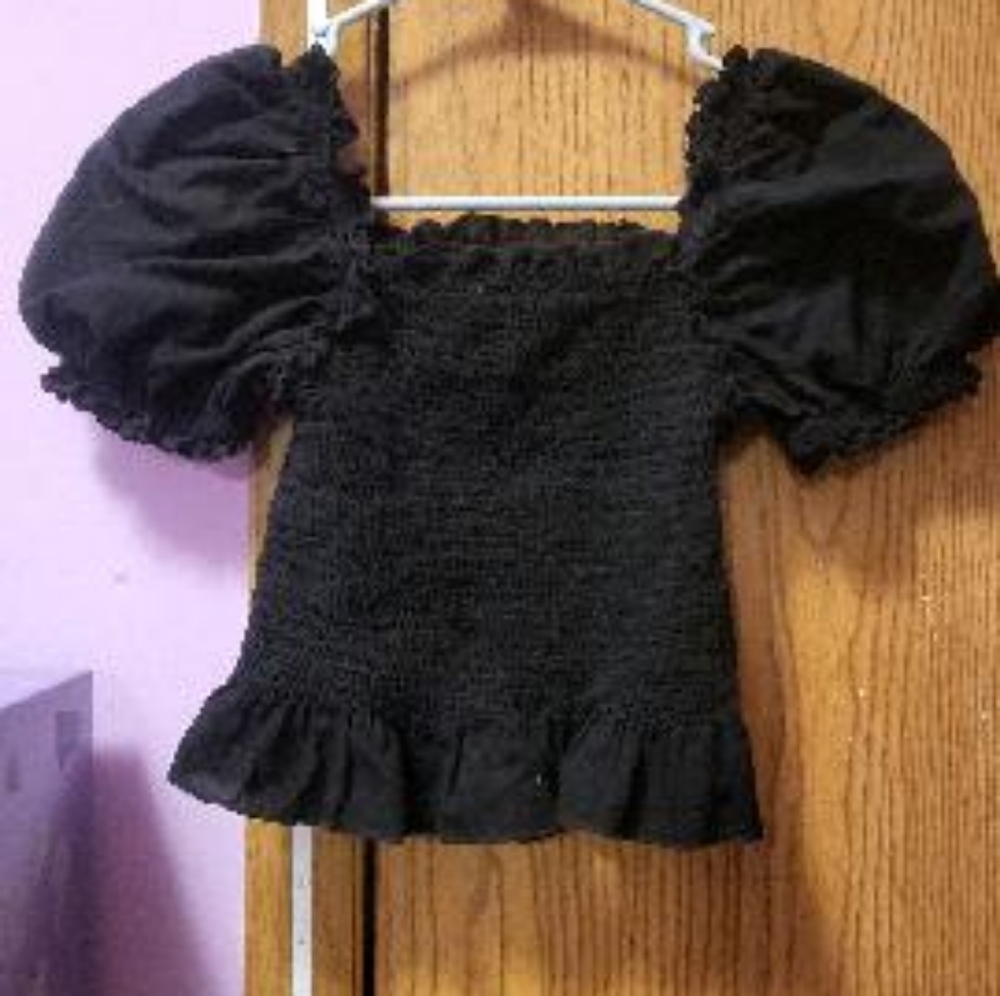 Black cropped shirt